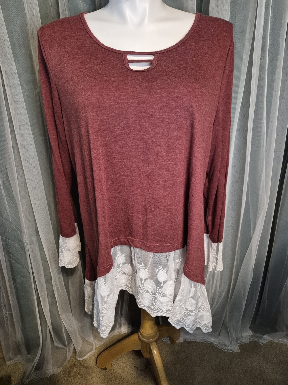 Women's Burgundy Lace-Trim Scoop Neck Long Sleeve Top